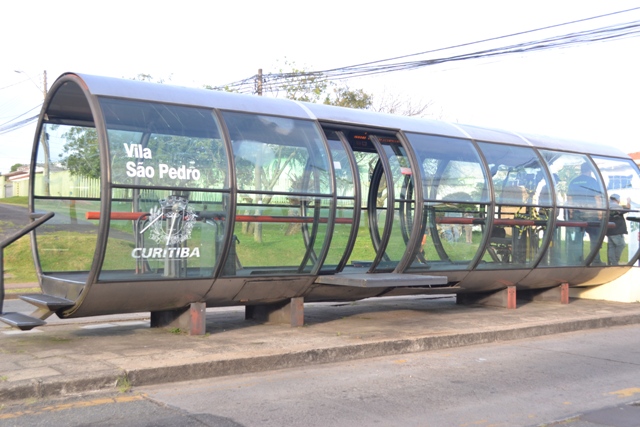 Sindimoc se manifesta em estação-tubo em Curitiba
