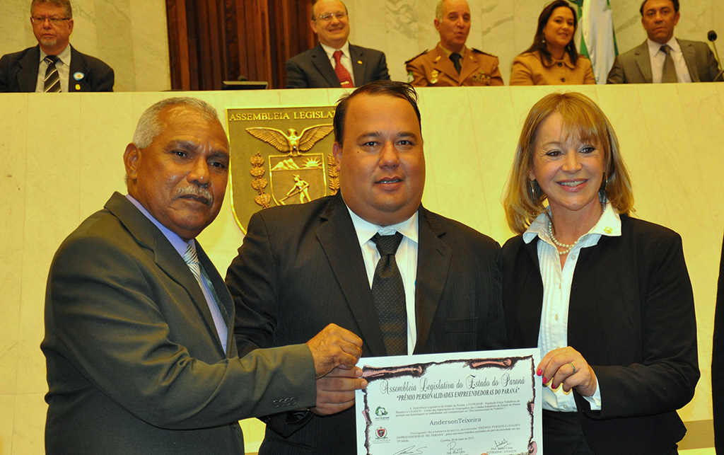 Presidente Anderson Teixeira é homenageado na Assembleia Legislativa do Paraná