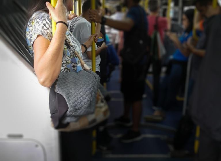 Comissão de Curitiba aprova PL que prevê ação de combate ao assédio sexual nos ônibus